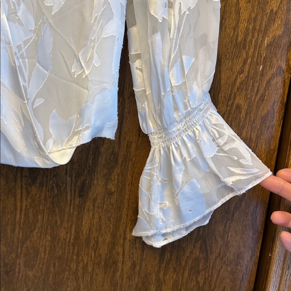 White House Black Market Floral White Silky Blouse - Picture 4 of 4